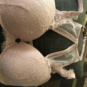 New! Victoria’s Secret rose blush bra. Size 38D